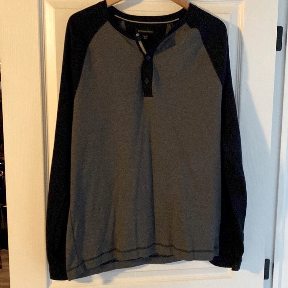 NWOT Men’s Henley Banana Republic Long Sleeve Shirt